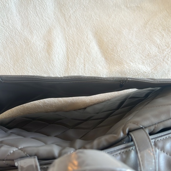 NWT, Gilda Paris Quilted Weekender Bag.Gray - Picture 8 of 11